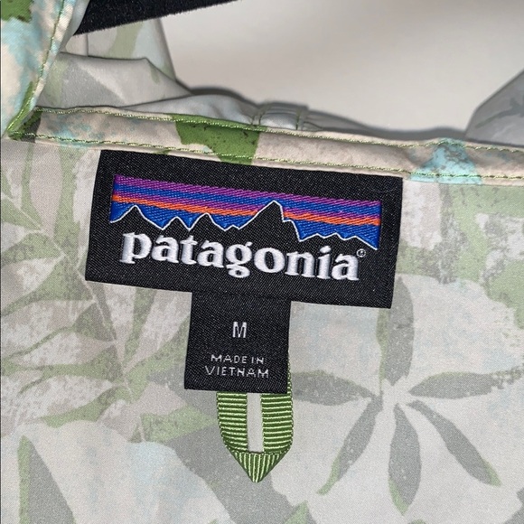 Gently Loved Patagonia Women's Floral Green Jacket —Windbreaker - Picture 5 of 11